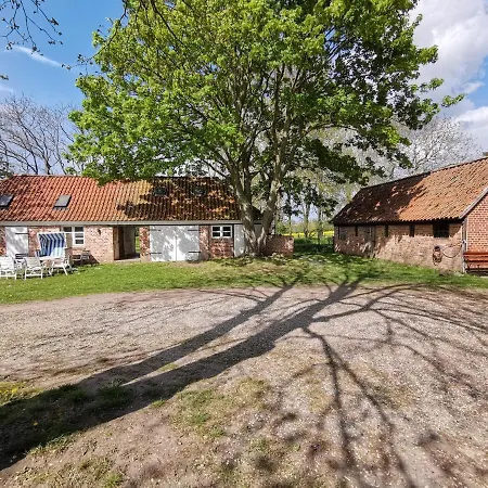 Gutshaus Thorstorf Gross Schwansee *