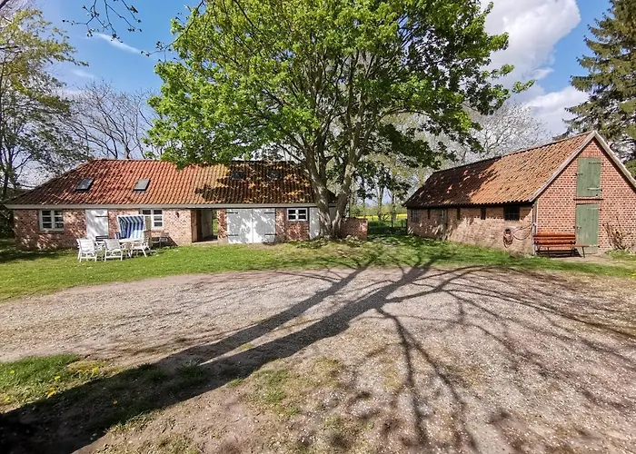 Gutshaus Thorstorf Gross Schwansee *